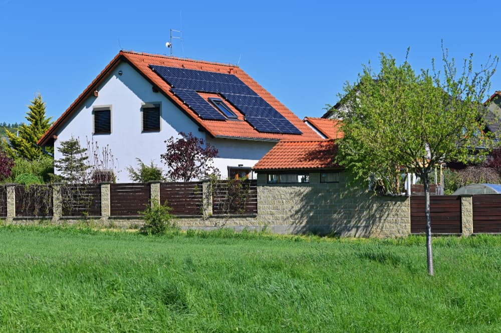 Photovoltaikanlage Montage auf Einfamilienhaus in Österreich